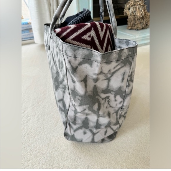 ALO Yoga Gray Tie-Dye Women's Tote Bag - Picture 4 of 4